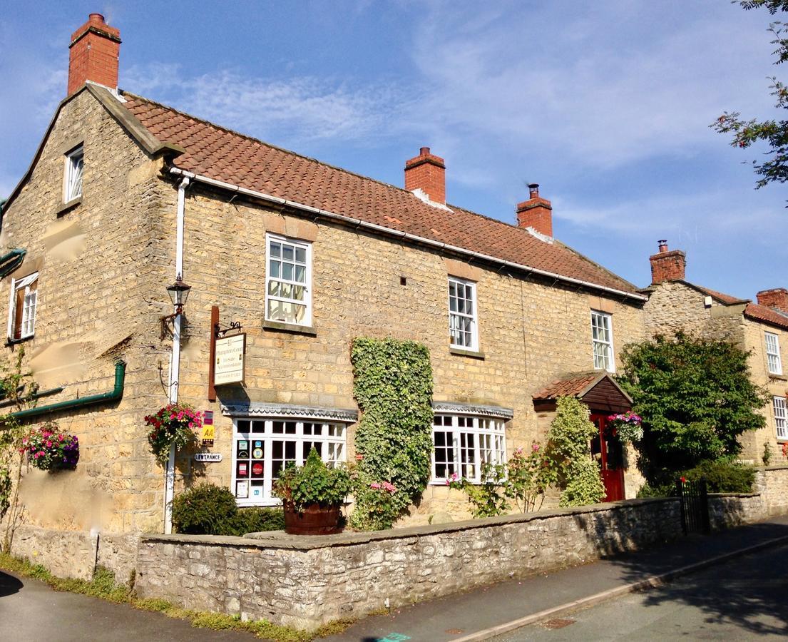 Отель Plumpton Court Nawton Экстерьер фото